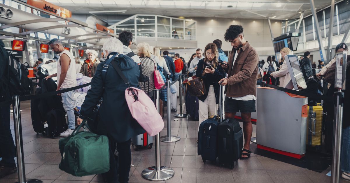 Travel delays at Sydney Airport as strong winds shutdown runways