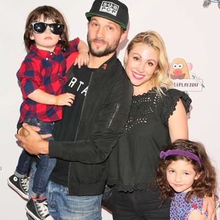 Logan Marshall-Green et Diane Gaeta avec leurs deux enfants.