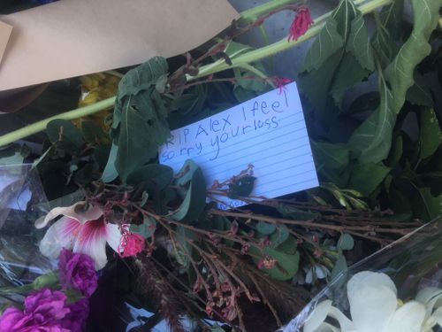 Many in the tight-knit community of Oatley wrote cards offering their sympathies. (9NEWS)