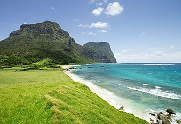 Lord Howe Island is at the same latitude as which mainland town?