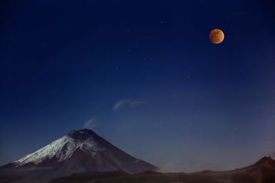 <strong>Victor Vargas 'Cotopaxi and Red Moon'</strong>