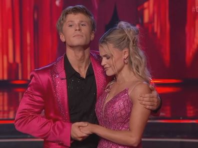 罗伯特·欧文赢得“与星共舞”奖 