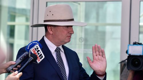 Barnaby Joyce has set Prime Minister Malcolm Turnbull a Christmas deadlne to turn the government's fortunes around. (AAP)