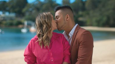 Love Triangle 2022, Stan