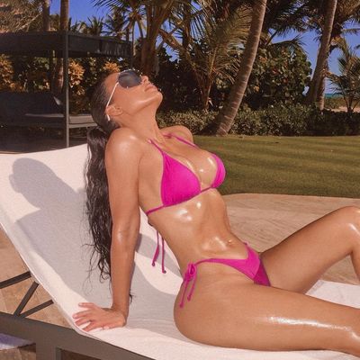 Leaked kylie jenner posing in sexy tight bikini