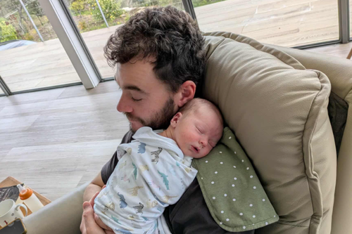 A nutricionista e influenciadora alimentar australiana Stacey Hatfield morreu de uma complicação extremamente rara durante o parto, disse seu marido de coração partido, Nathan Warnecke.