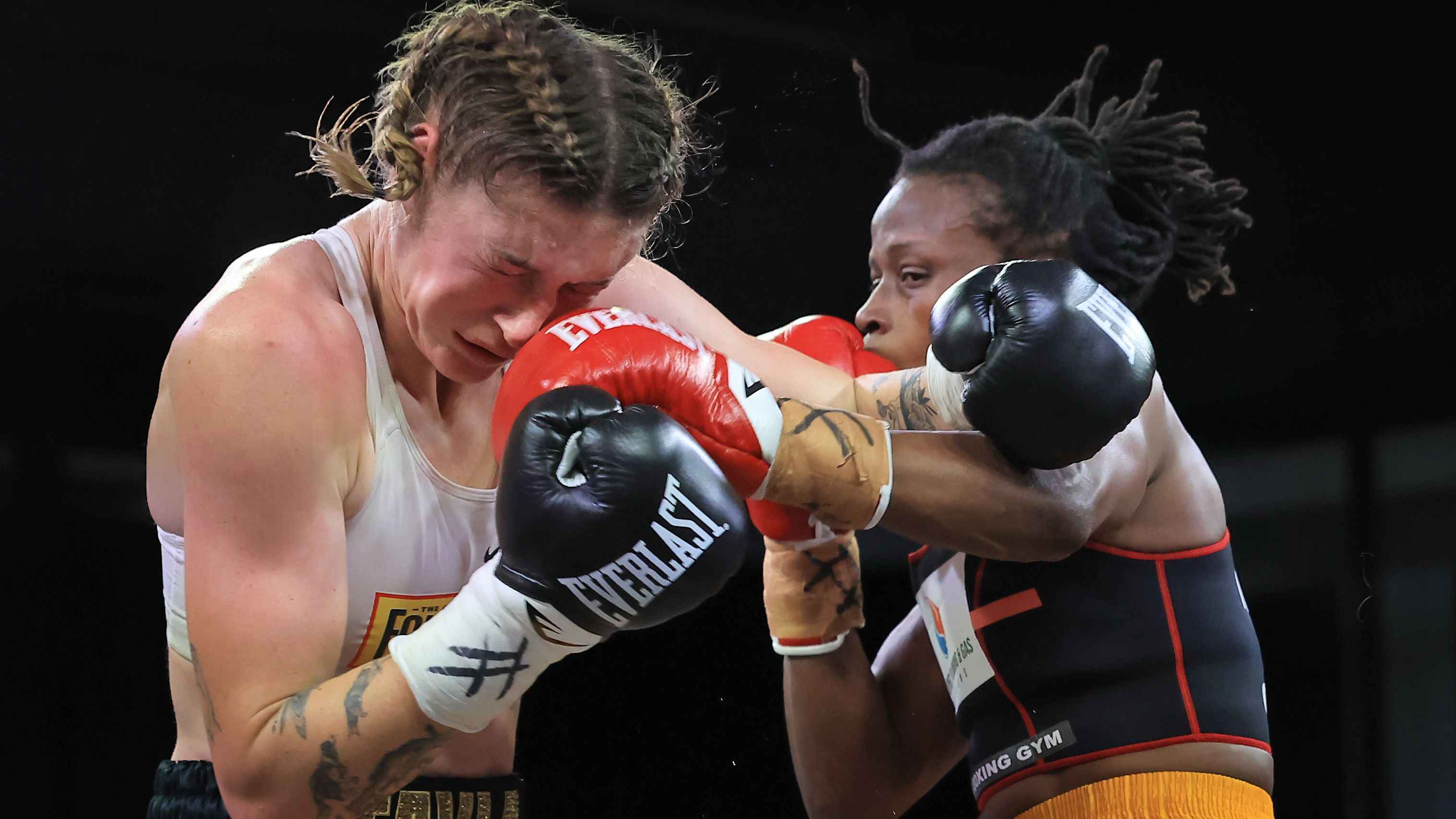 Millicent Agboegbulen throws a punch against Tayla Harris at Hoops Capital East.