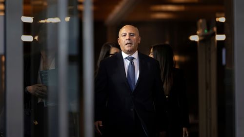 Tony Mokbel sai em liberdade da Suprema Corte de Melbourne. Foto de Jason Sul. 6 de fevereiro de 2026.