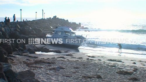 The beached boat attracted sightseers this morning. (9NEWS)