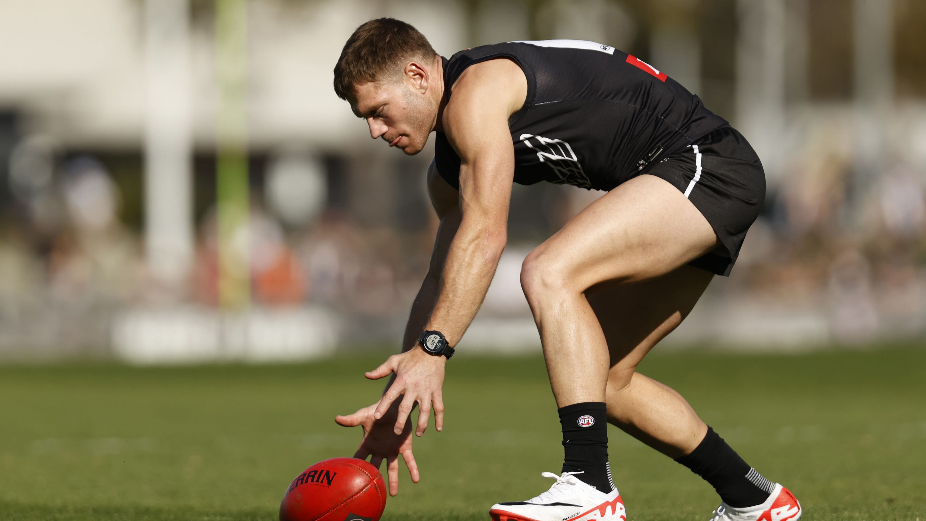 MELBOURNE, AUSTRALIA - SEPTEMBER 15: Taylor Adams of the Magpies gathers the ball  during a Collingwood Magpies AFL training session at Olympic Park Oval on September 15, 2023 in Melbourne, Australia. (Photo by Darrian Traynor/Getty Images)