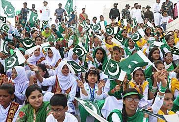 What is the estimated population of Pakistan?