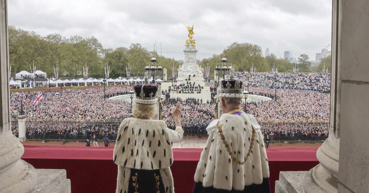 Buckingham Palace balcony open to the public for the first time