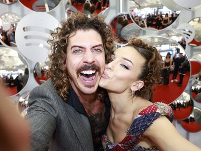 Adam Hyde (Keli Holiday) and Abbie Chatfield attends the 2025 ARIA Awards at Hordern Pavilion at Hordern Pavilion on November 19, 2025 in Sydney, Australia