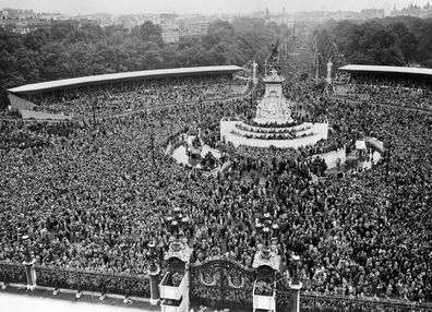 Photo of the crowds seen on June 2, 1953 for Queen Elizabeth's Coronation have been shared by Clarence House in left) to compare to those packing in the Mall on June 2, 2022 to celebrate the Queen's 70-years on the throne