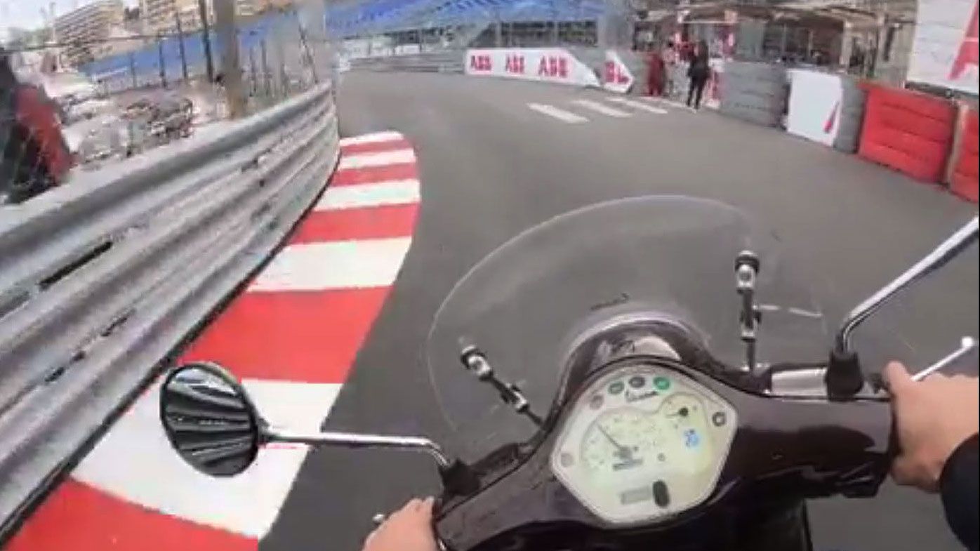 F1: Daniel Ricciardo 'gets his eye in' on manic Monaco moped run