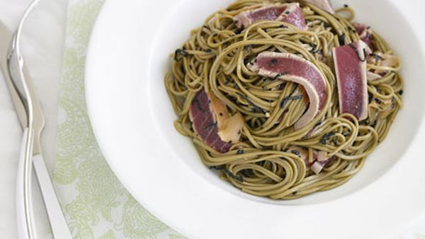 Soba noodles with tuna and black sesame seeds