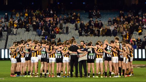 The Hawthorn Hawks and Collingwood Magpies pay tribute to Phil Walsh on the field. (AAP)