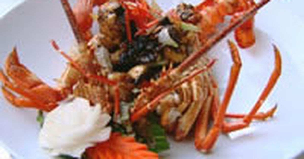 Stir-fry rock lobster with garlic and black pepper - 9Kitchen