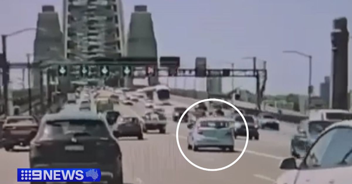 Sydney Harbour Bridge crash Two men killed in four car and bus crash on Sydney Harbour Bridge