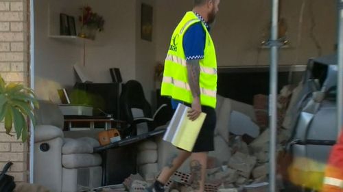 The SES is trying to secure the structure. (9NEWS)