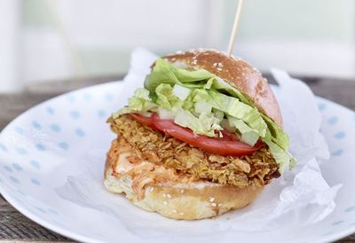 <a href="http://kitchen.nine.com.au/2016/05/20/10/14/corn-flakes-chicken-burger" target="_top">Corn Flakes chicken burger</a>