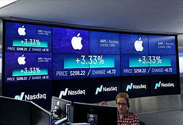 Apple became the first company to reach what market capitalisation level this week?