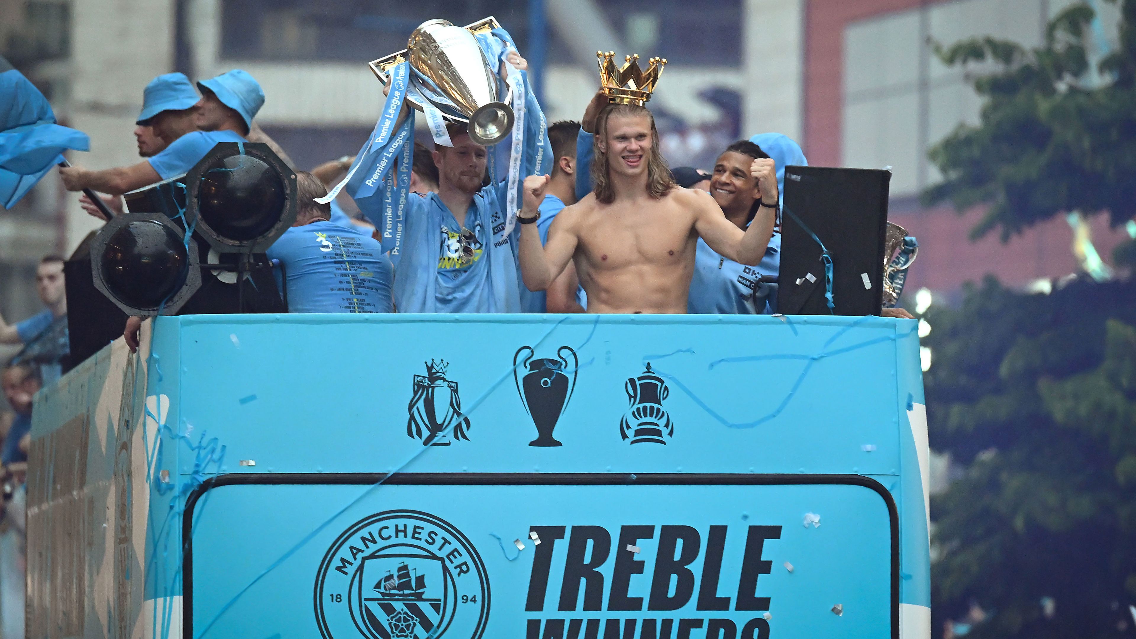 Kevin De Bruyne and Erling Haaland during the Manchester City trophy parade after winning the treble in 2022/23.