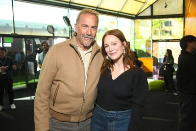 Kevin Costner and Julianne Moore 