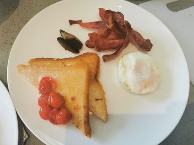 Watch this Lego breakfast machine cook up some bacon and eggs