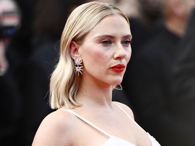 Scarlett Johansson menghadiri karpet merah kota asteroid selama Festival Film Cannes tahunan ke -76 pada 23 Mei 2023. 