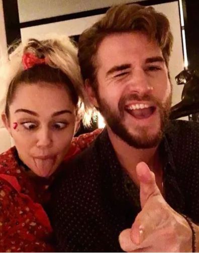 Miley Cyrus, Liam Hemsworth, Instagram, selfie, Christmas