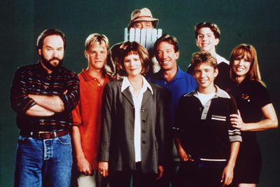 Tim the Toolman Taylor! <i>Home Improvement</i> was one of the best '90s sitcoms on the telly. Here's the cast in 1998 (the show was aired from 1991 to 1999).<br/><br/>Left to right, back row: Earl Hindman (Wilson) and Taran Noah Smith (Mark). Left to right, front row: Richard Karn (Al), Zachery Ty Bryan (Brad), Patricia Richardson (Jill), Tim Allen (Tim), Jonathan Taylor Thomas (Randy) and Debbe Dunning (Heidi).