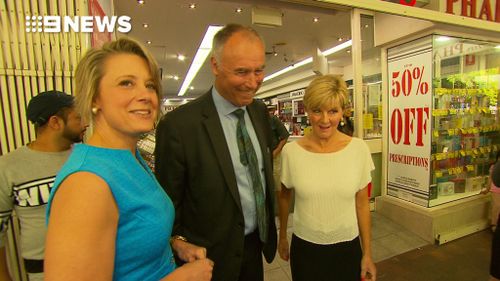 Mrs Keneally turned around and posed for the cameras during their awkward encounter (9NEWS)