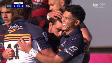 Cross-field kick sets up fantastic first Brumbies try