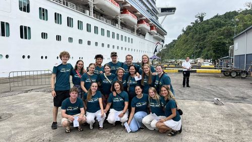 Australian volunteers stranded in Vanuatu offered ride back home on P&O cruise 