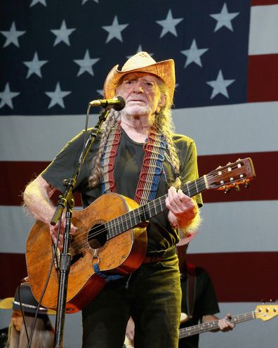 Willie Nelson, concert, on stage, singing