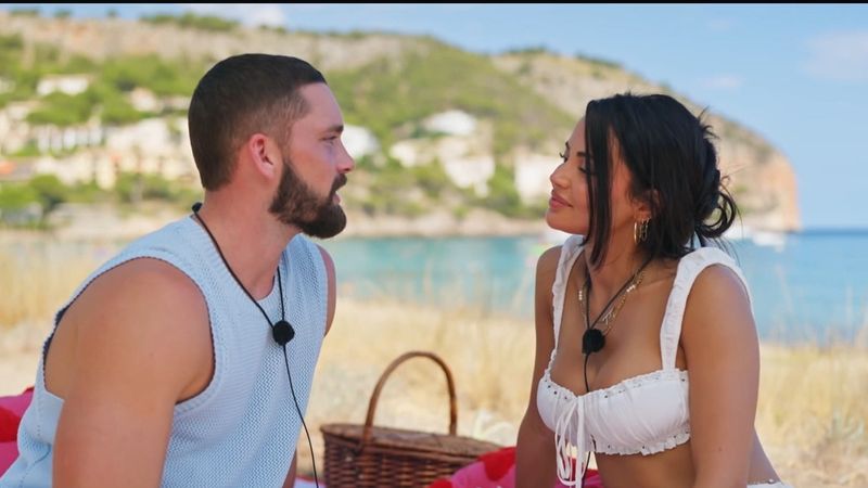 Isabel and Connor go on an intimate date | Nine.com.au