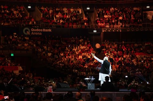 NOUVELLES : Son Excellence Shri Narendra Modi prend la parole lors d'un événement culturel à la Qudos Bank Arena avec Aus PM Anthony Albanese lors de sa visite en Australie.  23 mai 2023. Photo : Wolter Peeters, The Sydney Morning Herald.