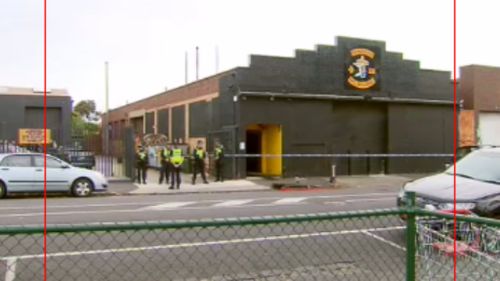 Police raid Melbourne bikie clubhouse as part of unsolved homicide investigation