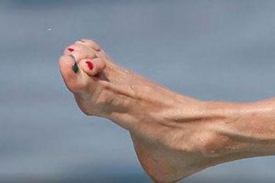 Not even that poor polish job will distract us from this rock god's gnarly toes... Wonder what his actress daughter would think of this?