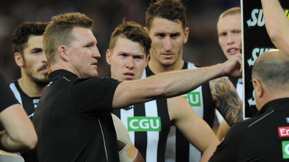Nathan Buckley addressing his players in 2015. (AAP)