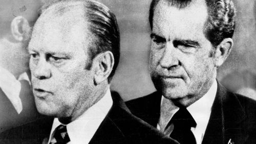 Richard Nixon, kendisi de soruşturma altındayken Gerald Ford'u başkan yardımcısı olarak atadı.