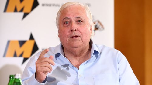 Mining magnate Clive Palmer is approaching politicians to join his United Australia Party.