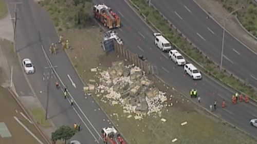 The crash has forced the closure of Melbourne Road in North Geelong. (9NEWS)