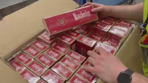 Il sovrintendente dell'ABF Andrew Snook ha detto che migliaia di pacchetti di sigarette vengono ritrovati ogni giorno.