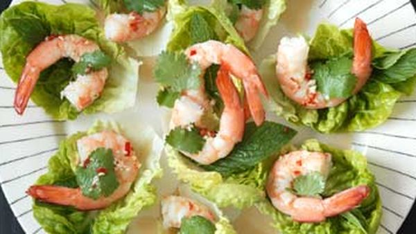Prawns on lettuce & herbs with dipping sauce