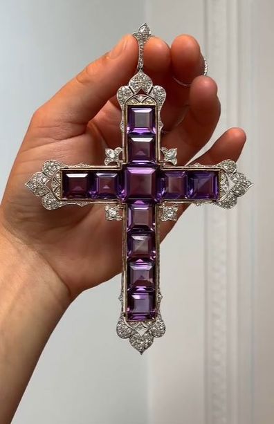 Princess Diana's jewelled Attallah cross bought by Kim Kardashian at  auction - 9Honey