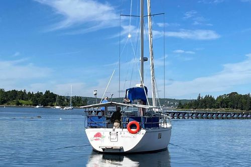A﻿ British couple have been found dead in a lifeboat after attempting to sail across the Atlantic Ocean.The bodies of Sarah Packwood, from the UK, and her Canadian husband Brett Clibbery washed up in the boat on a beach in Nova Scotia.