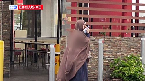 Mariam Dabboussy dans un McDonald's de Punchbowl, un peu plus de 48 heures après son retour en Australie.