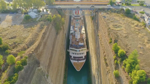 The Braemar cruise liner passed through the Corinth Canal with less than 1.5m on either side.